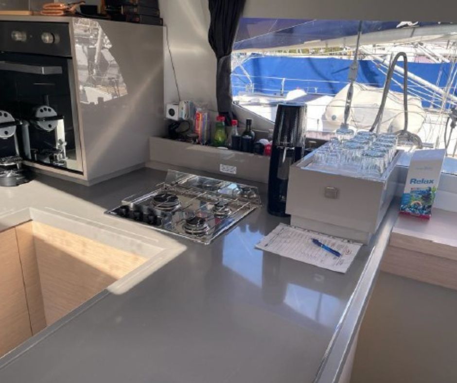 FOUNTAINE PAJOT ASTREA 42 (5)