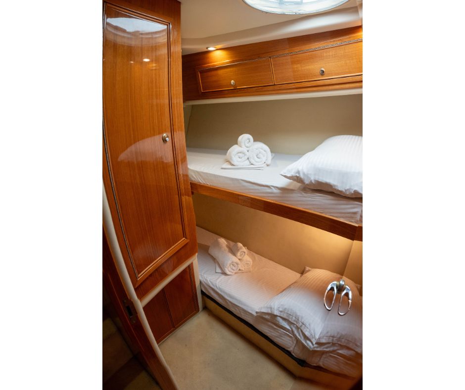 Riviera 47 (9)