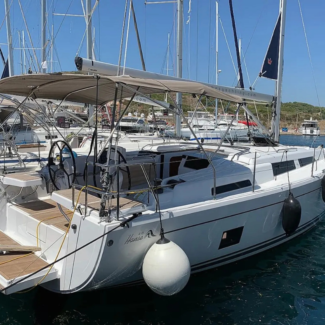 Hanse 418 — For Sale